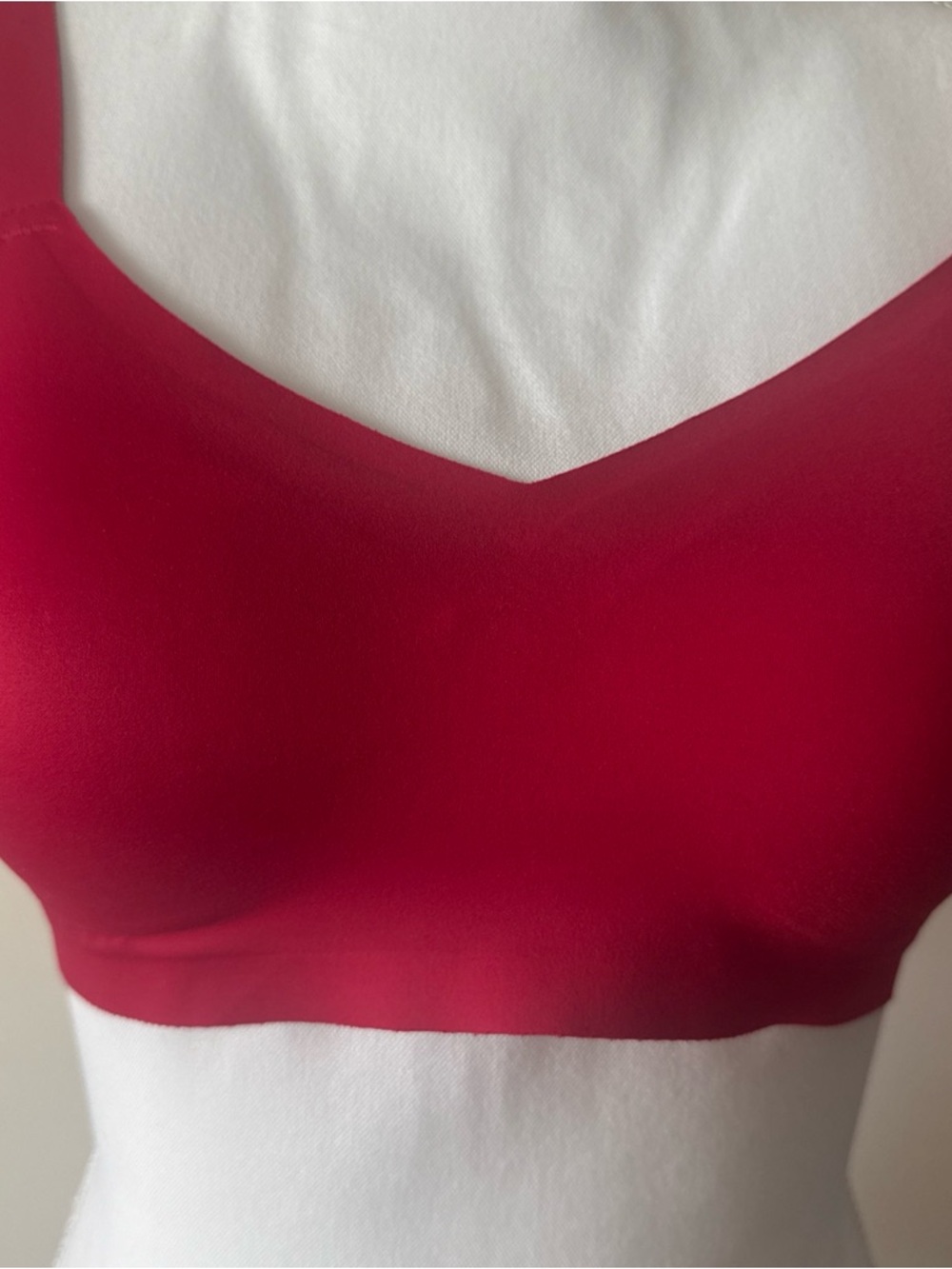 Victoria Sport seamless Wireless Bralette in Red